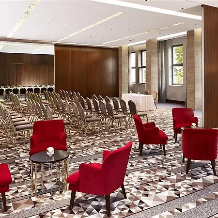 Metropol Palace, מלון