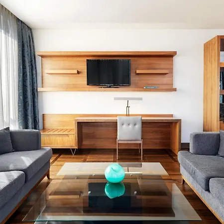 מלון Metropol Palace, 5*