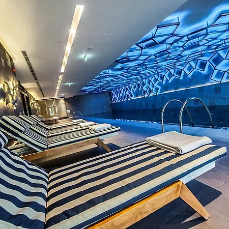 מלון Metropol Palace, 5*